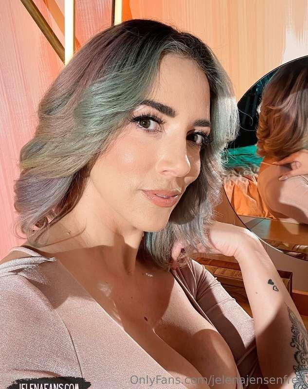 Waiting for your naughty message on @jelenajensen 🖤