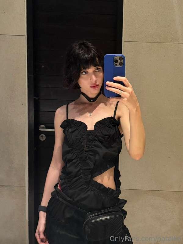 in love with this black outfit 🖤