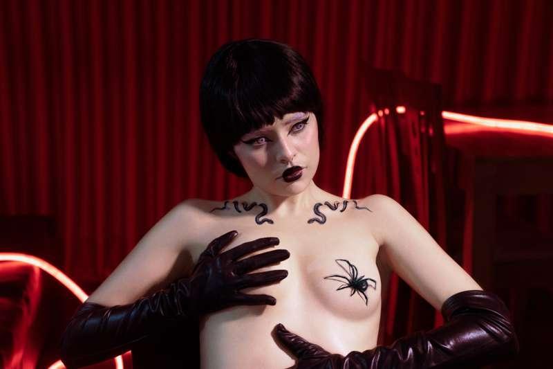 🕷️ Miss Spider 🕸️
(James and the giant peach)

https://onlyf..