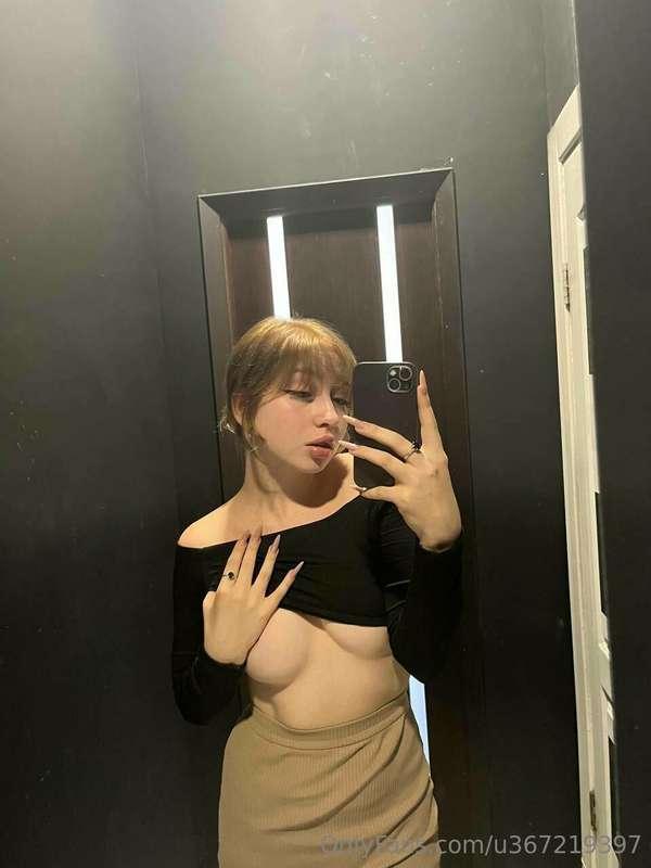 This evening dress is a little tight, can you help me take i..