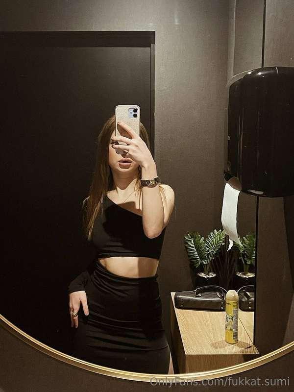 With dress or without? 😇😈
Pm if want to see more...😏