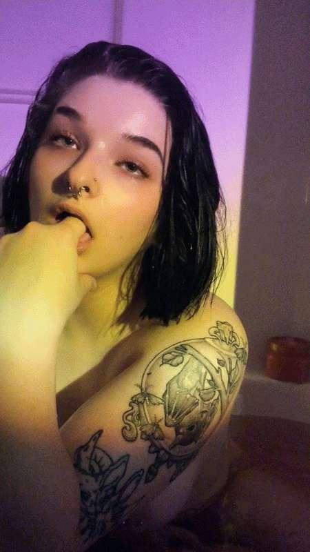 #freetofollow #gothgirls #bath #gif #fyp