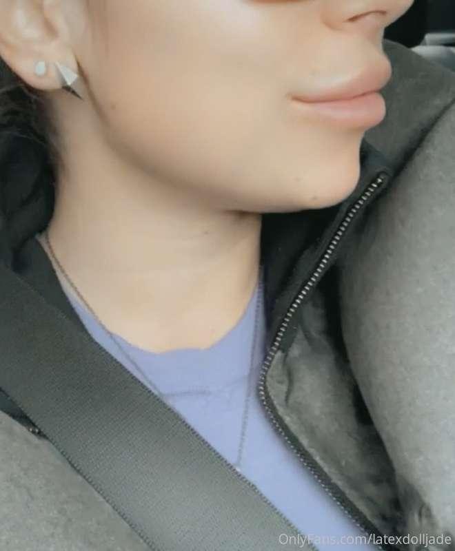 Bimbo lip filler update... They are looking so nice now that..
