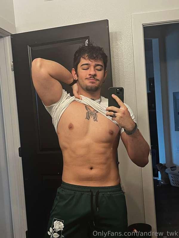 Rise and grind – let's sculpt those abs ! 💪 🌅