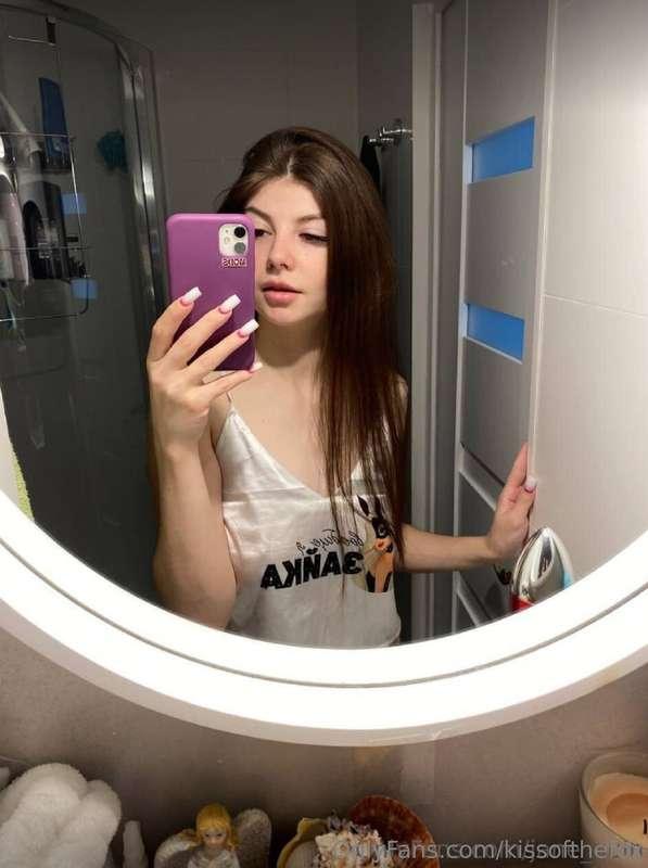 This cutie @jane_quin 🌺😍 with her firm butt 🍑, cute face 🥰, ..