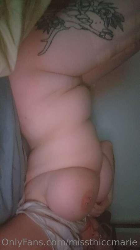 Cold but my pussy is hot and soaking 🥵
