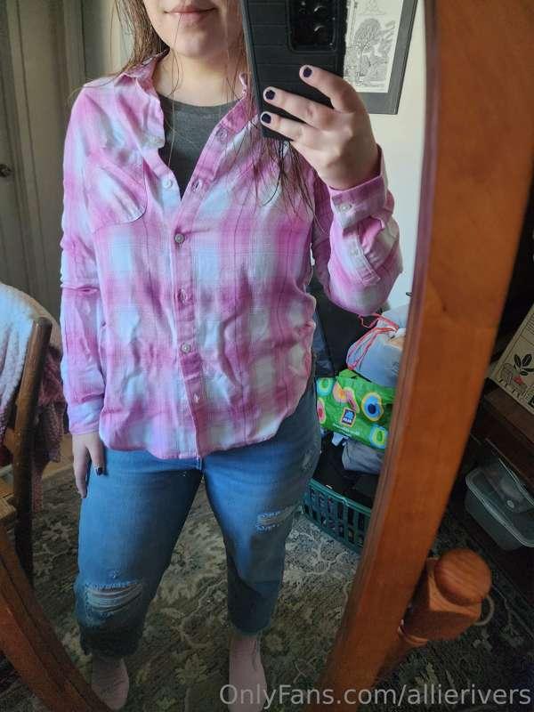 I dont usually wear pink, but it's Easter 😋😋 (and it was an ..