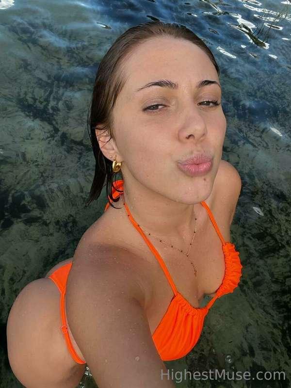 💋