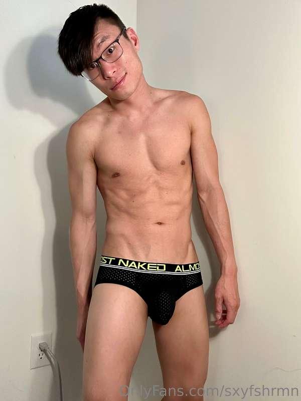 lil black briefs 😘