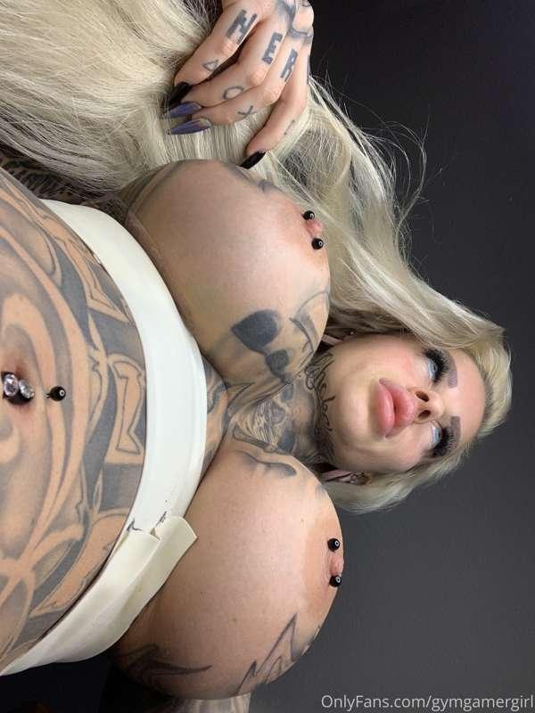 Like if u like big titts babe 💦💦❤️