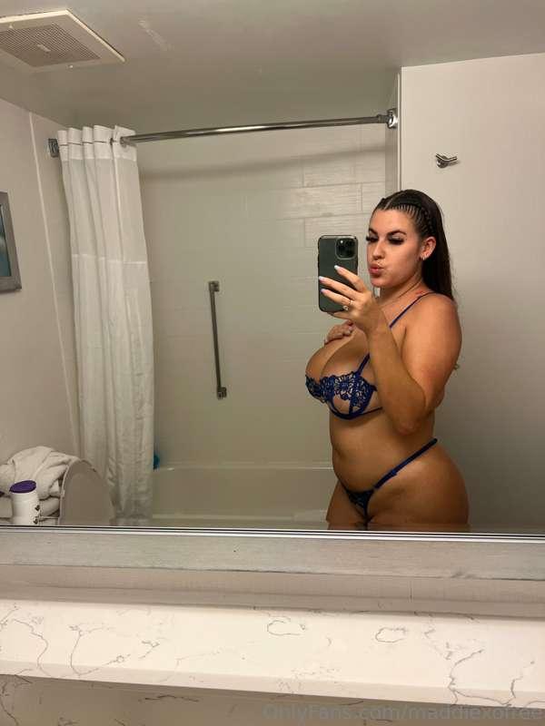 who wants to shower with me? 💙