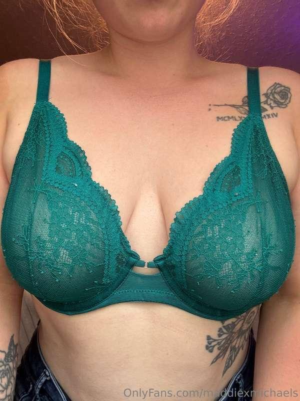 Titties or 🐱?