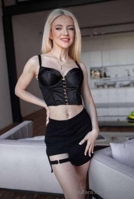 FREE SUBSCRIPTION TODAY ❤️Stunning MOM @victoria_mommy wants..