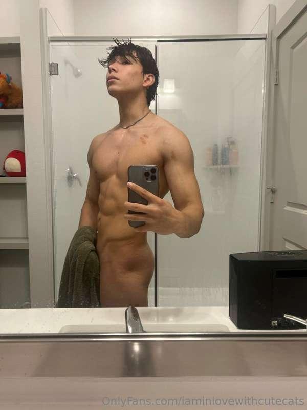 post shower vibes 😜 hit me up!