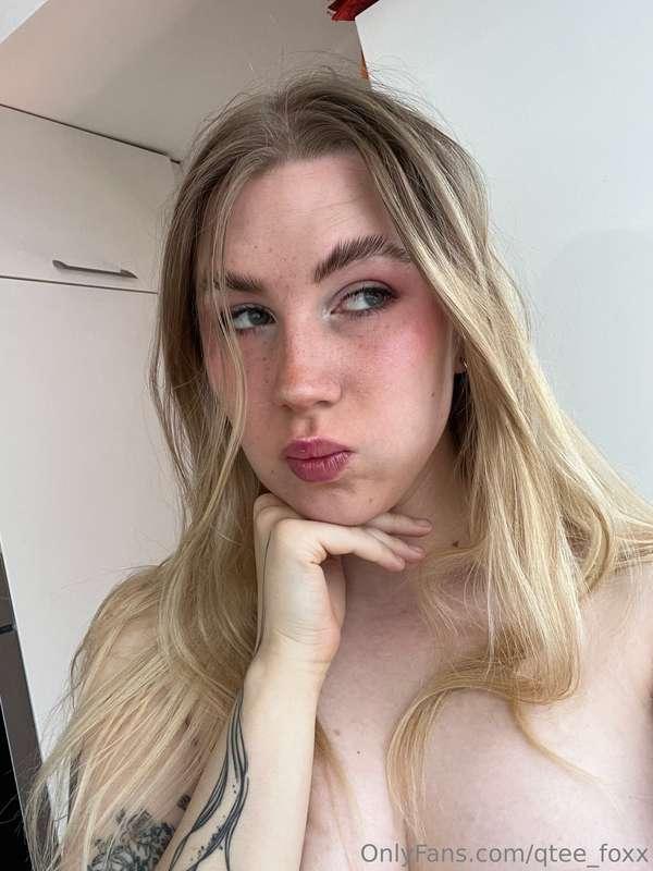It's guessing time! Do you think I'm topless or not? 🤭