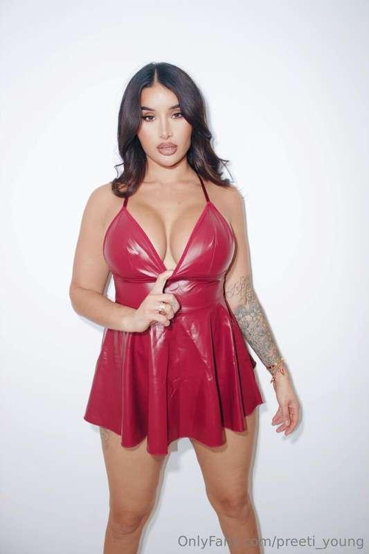 Look how juicy these tits are for you !!