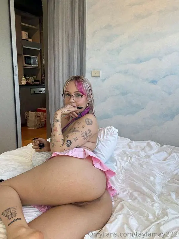 This bedroom???? Do me here please 🥹☁️❤️
