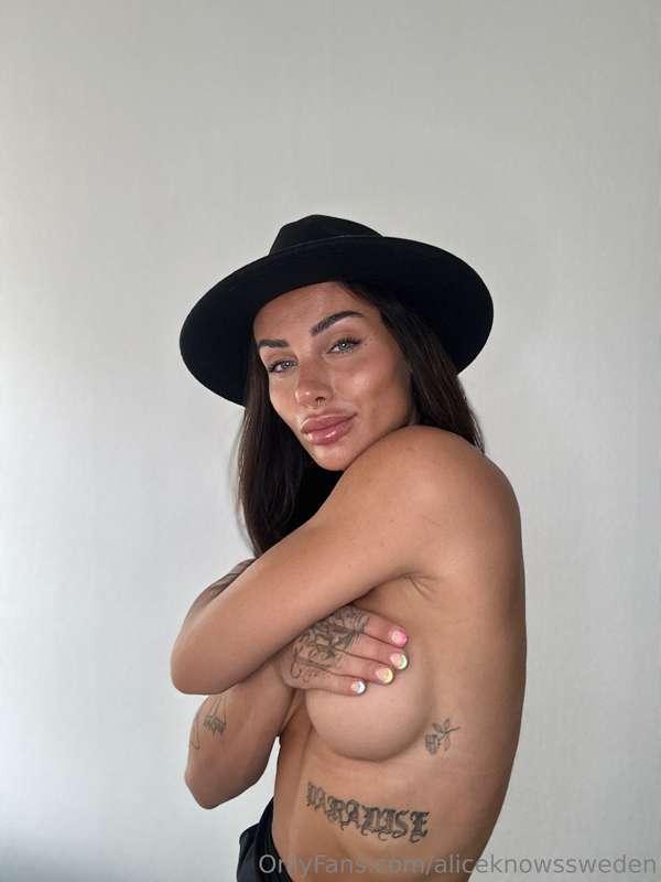 Want to see me free the nipple? 😉😉😉Subscribe to my VIP page ..