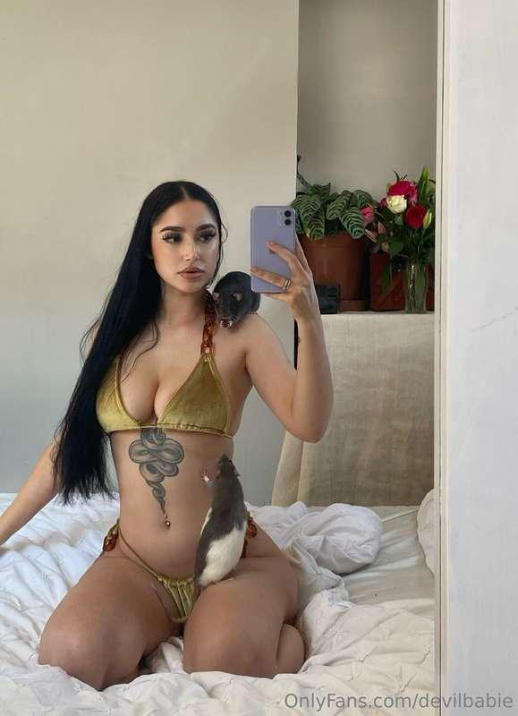 you go round hers and she’s got pet rats wyd?