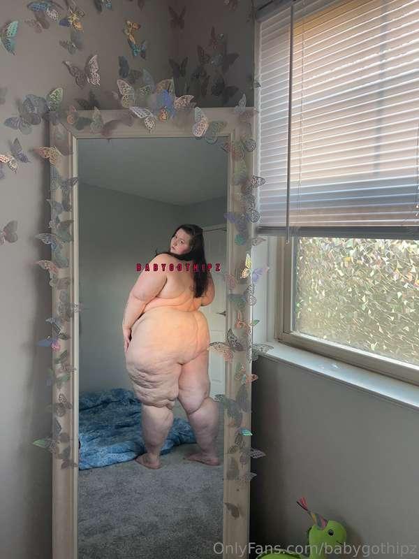 I know you are getting so hard just looking at this fat ass🥵..