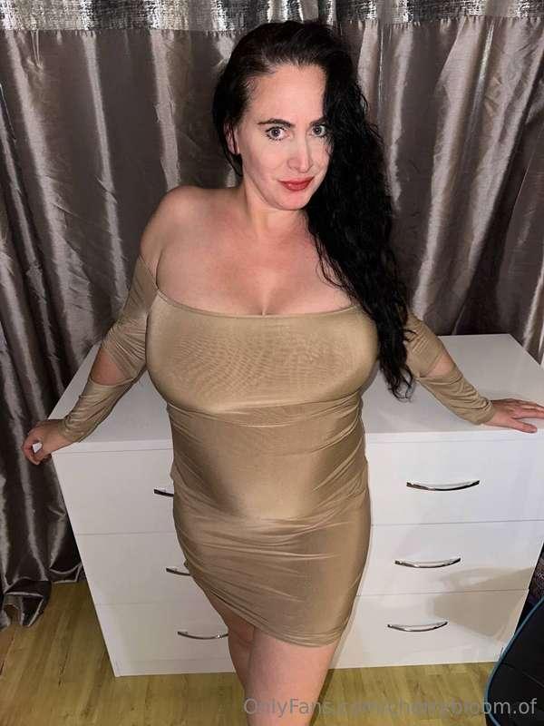 😈 looking and feeling hot