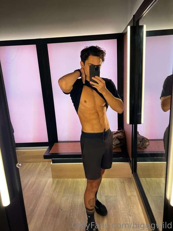 What a lovely changing room, what a shame nobody was around ..