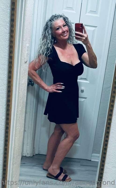 Swipe for the titty flash 😇