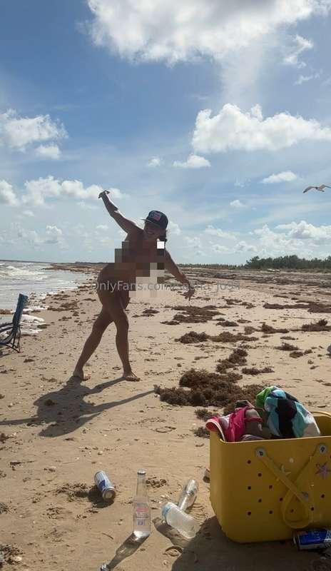 Just doing a little gymnastics at the beach 🤣 🤸‍♂️ 