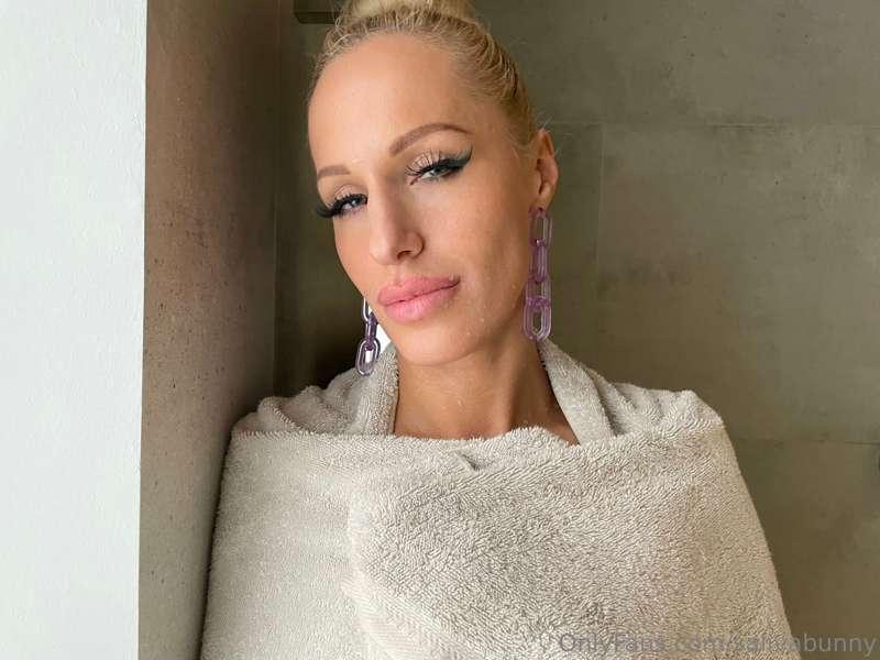 I just took the most amazing shower ever 💦💦💦

The towel does..