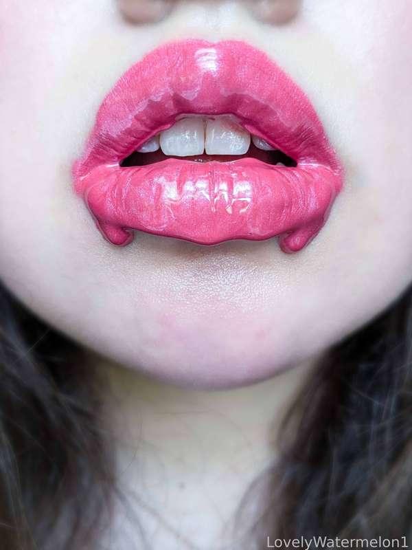 Here's a lip pic set from today's video! 😊🌸💕 I just had to take some pictures as well since it was such a fun drippy look! 

#FYP #LipstickFetish #Lipstick #Lips #LipGloss #MouthFetish #Mouth #Oral #Tongue #Tease #UpClose #Kisses