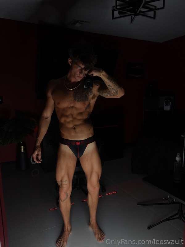 Eyes on me, baby… or is that too hard? 👅