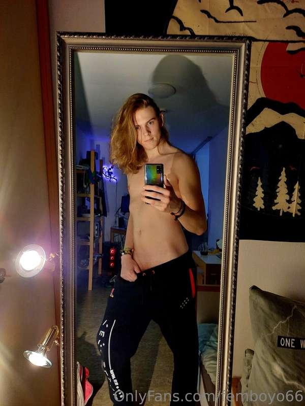 Imagen coming home and I wear nothing my lose joggers. But d..