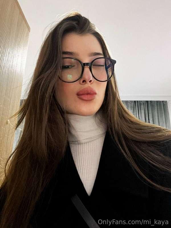 If I bite my lip like that… what would you do next?💋🍓