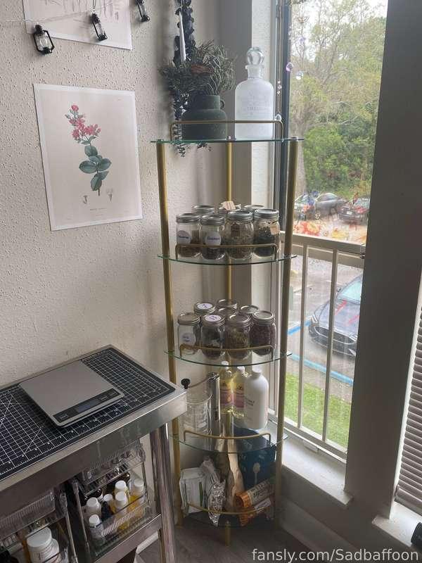 i love the way my new shelf looks and that i’m finally able to have a place to put all this stuff near where i make my products. don’t have to be running around the house no moreeeee. it’s so pretty too 🥹🌿