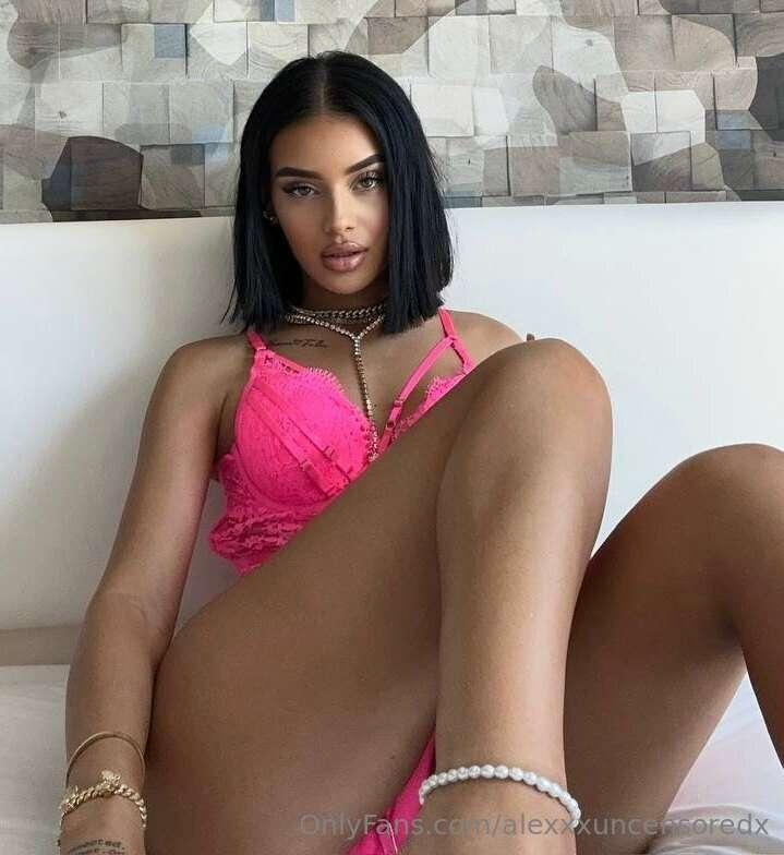 Follow @cataleyahamadi 🔥, a 21-year-old beauty from Germany ..