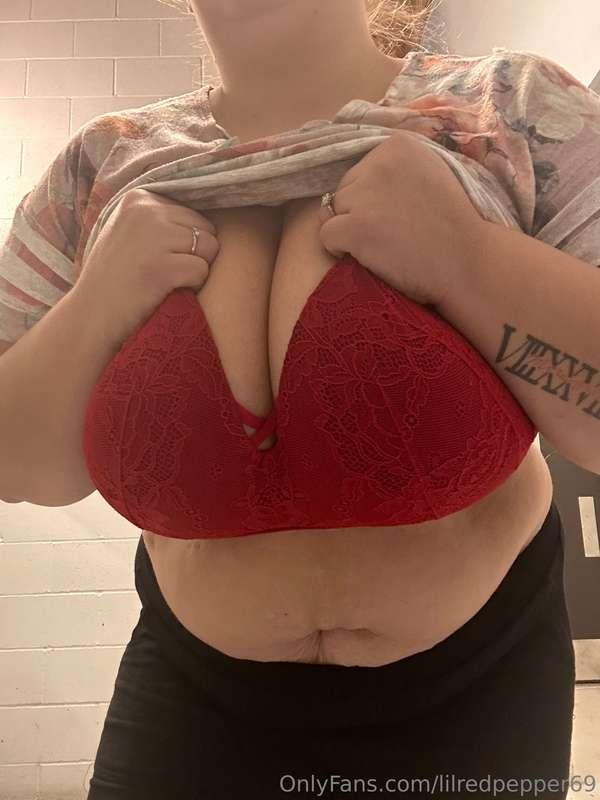 Happy hump day babe!!! 💋💋 You’re half way through the week!!..