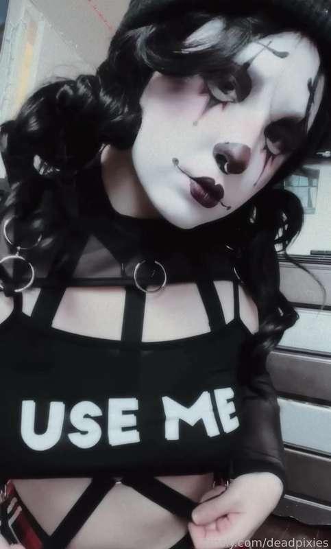 where are all my freaky little clown lovers? &lt;3 

come pie my face and honk my titties!
(full set in the afternoon!)


#fyp #petite #fetish #clown #clowngirl #makeup #lingerie #horny #free #kinky #cosplay