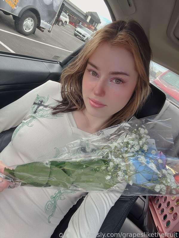 Tip 5$ to buy me flowers 🌸 #spring #girl #hot #findom #goddess #fyp #finsub #paypigs 