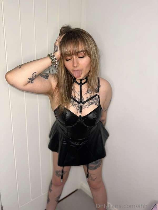 I have room for one more custom video tomorrow 😈🖤Message me ..