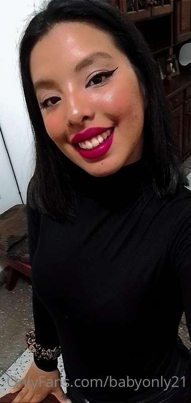 I love putting on makeup and throwing your milk on my face 💦..