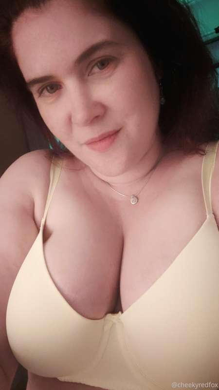 It's TITTY TUESDAY!!!!!!!!!!
🍒🍒🍒🍒