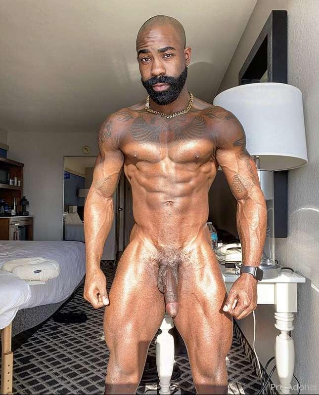 Oiled up for the day 😍