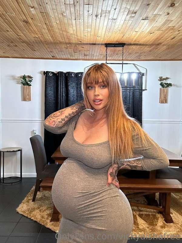 My huge pregnant titties are uncensored on the timeline on m..
