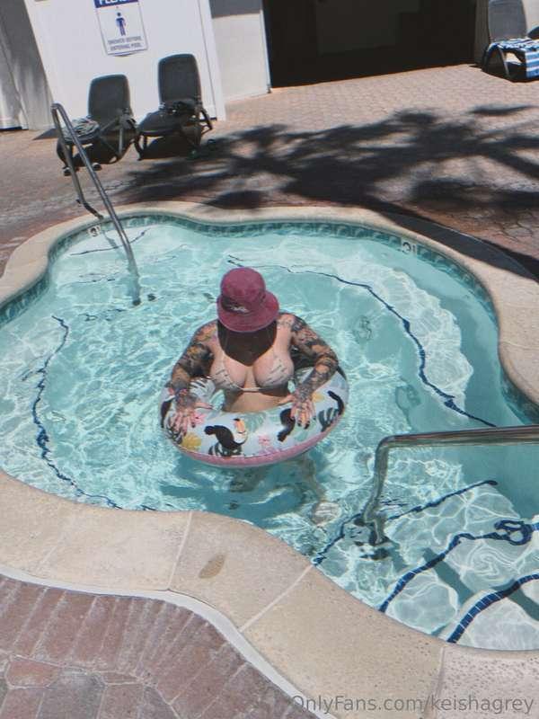 I want to have a pool day tomorrow 🌞💦 Spoil me for some trea..