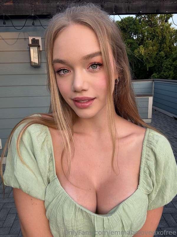 Green dress for a green eyed girl