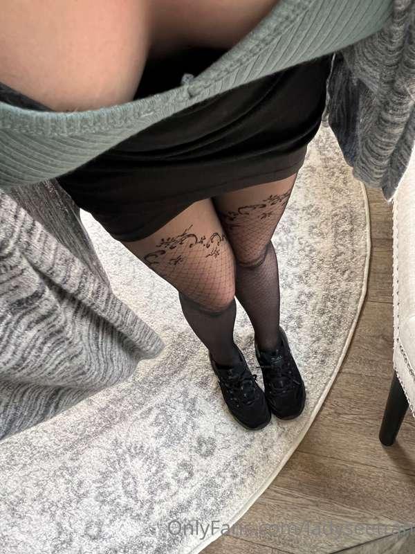 I bet you're curious to see my pedi under these black nylons..