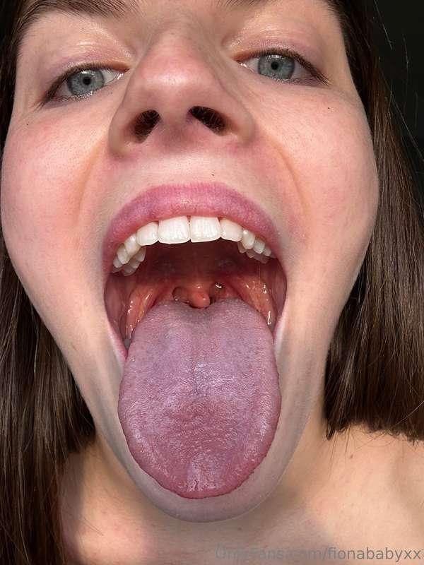 Just imagine all the things I can do with this tongue 😏😈