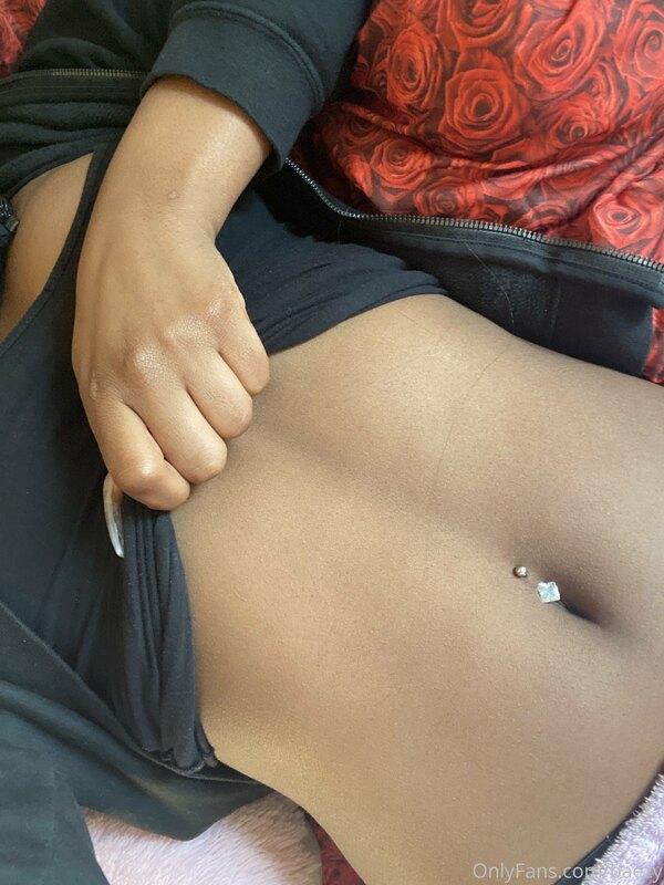 Imagine stripping me right now ?