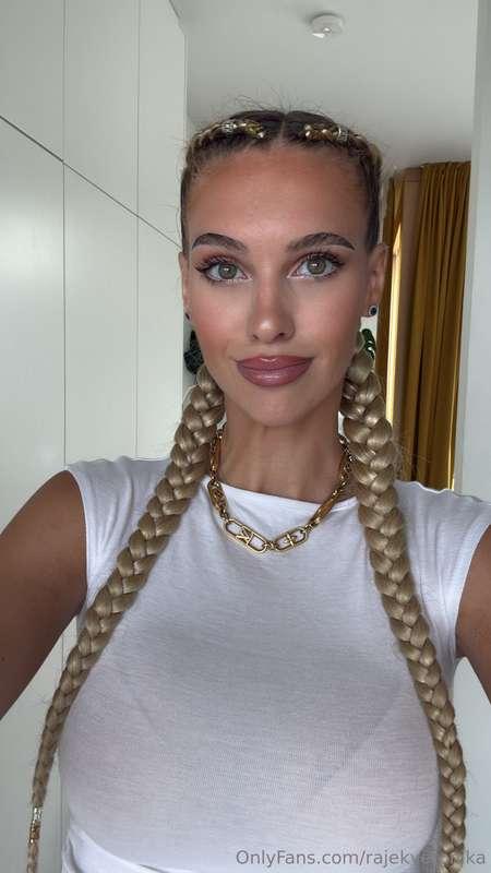 How do you love my hairstyle? 
