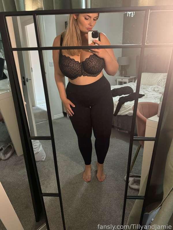 Yoga pants and a bra is a look right?

#yoga #milf #bra #lingerie #hugetits